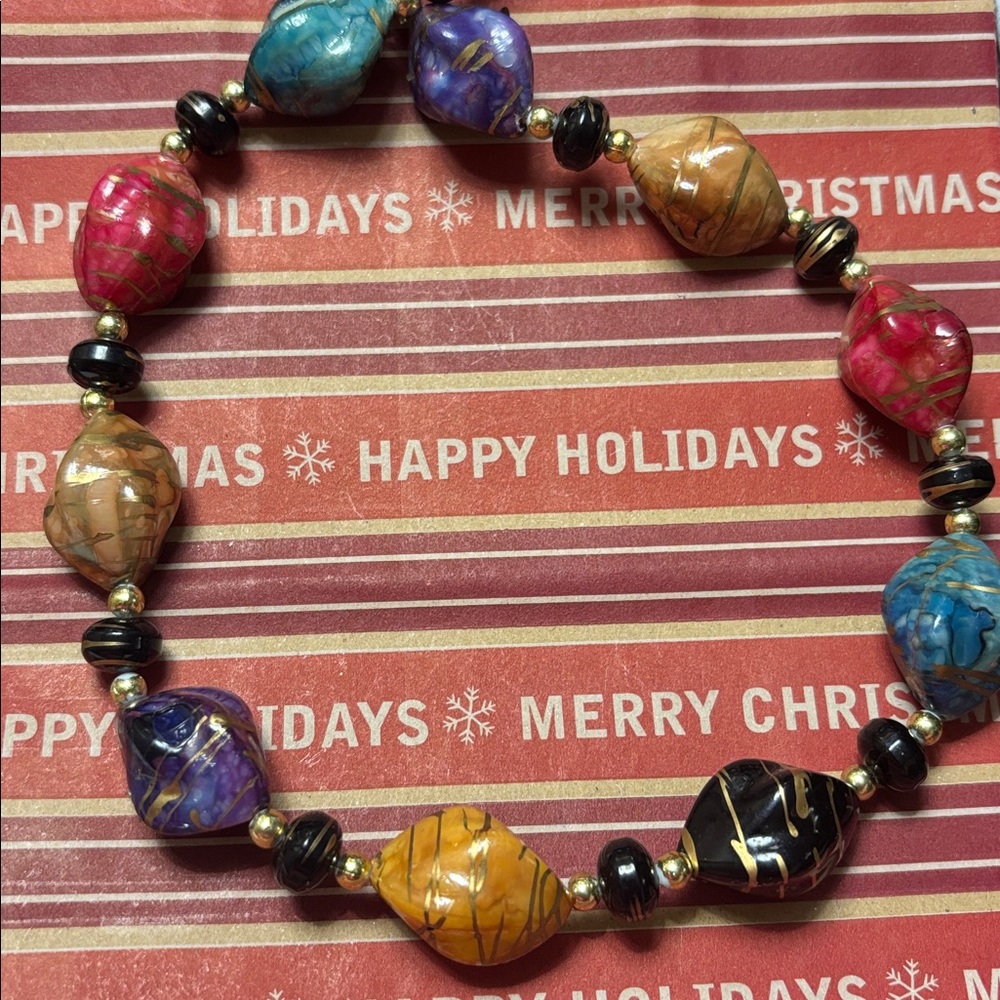 Costume jewelry gemstone necklace Mrs Roper